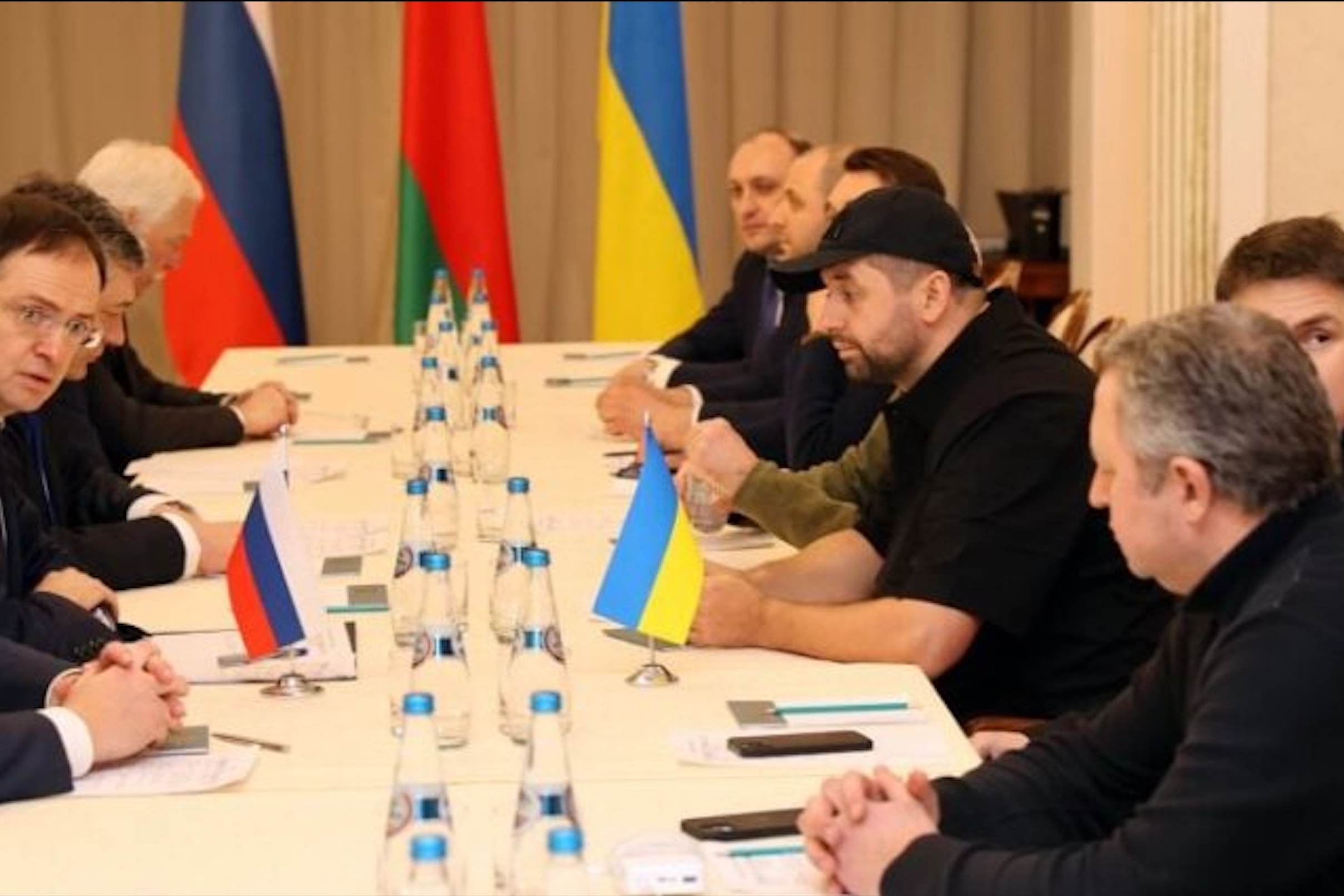 Перші переговори української та російської делегацій завершилися — деталі