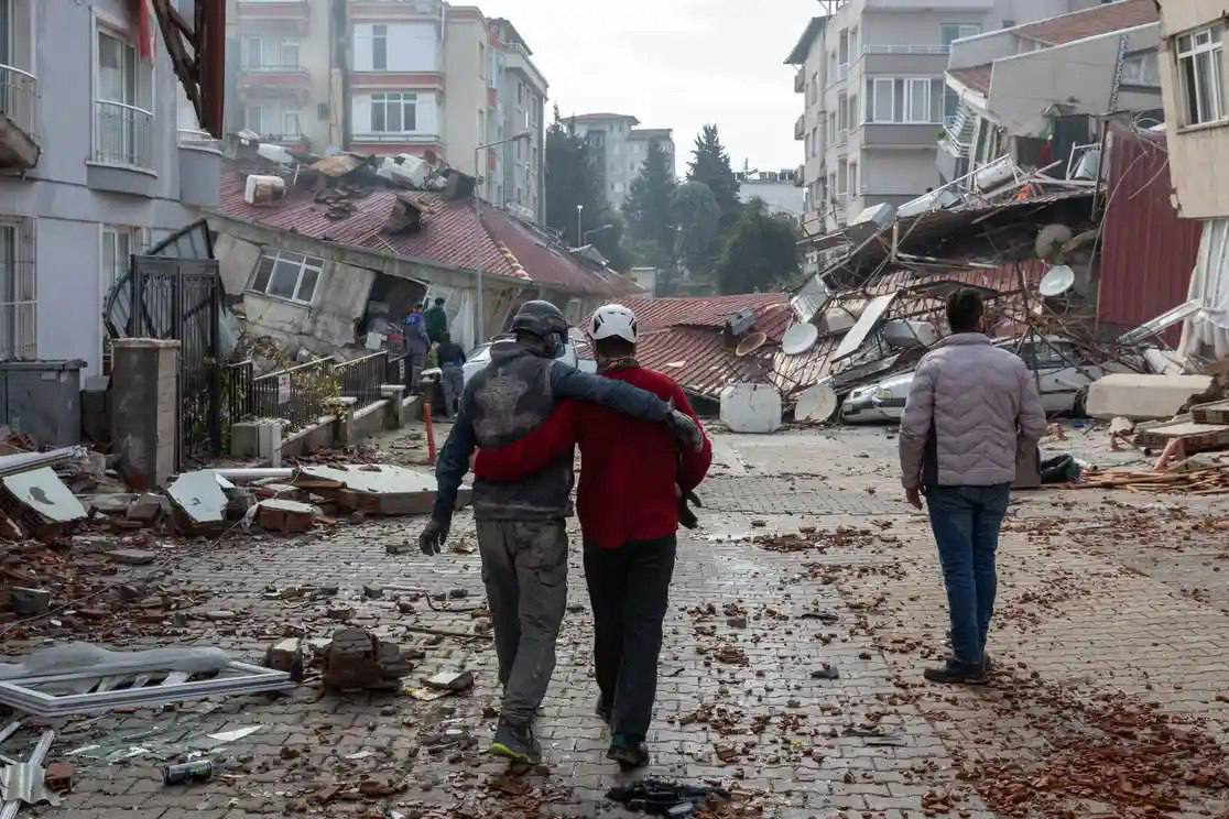 Унаслідок землетрусу у Туреччині та Сирії загинули майже 8 тис. людей