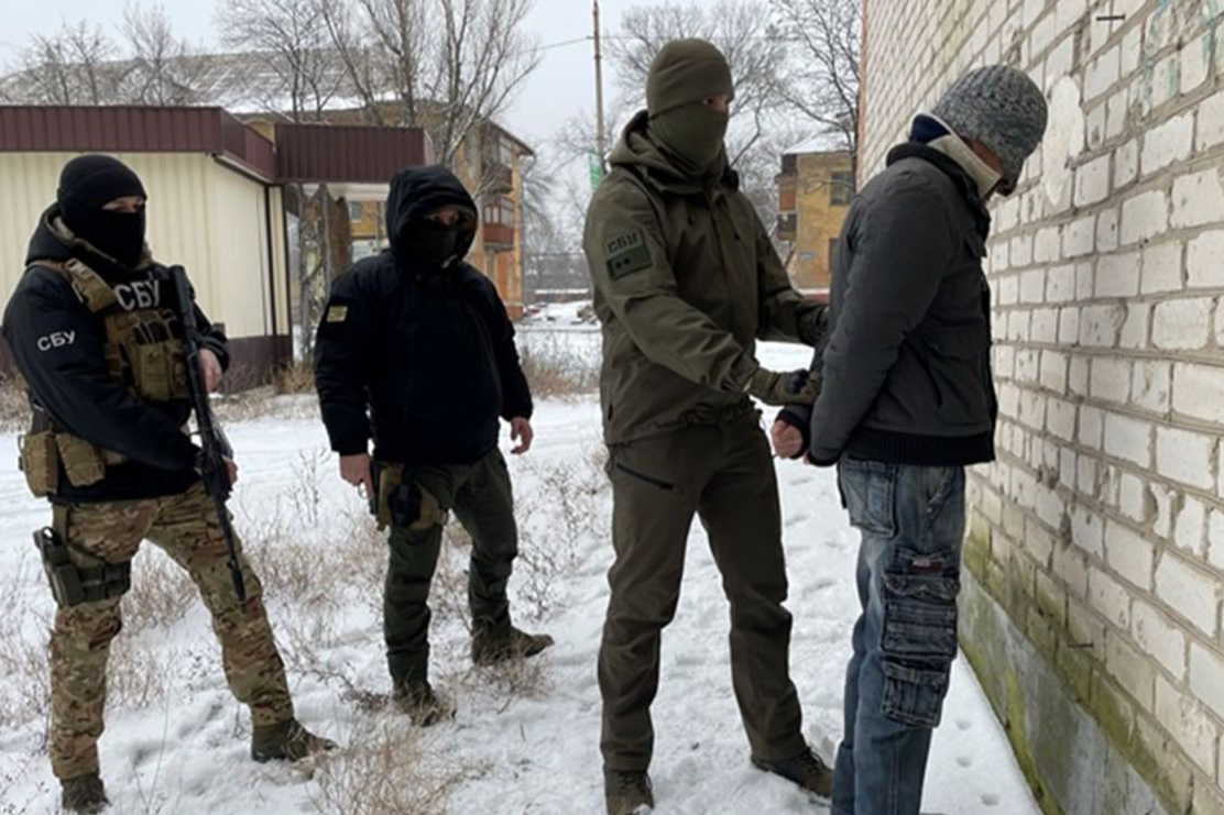 СБУ затримала агентів рф, які коригували ракетні обстріли ЗСУ на Донецькому та Бахмутському напрямках (фото)