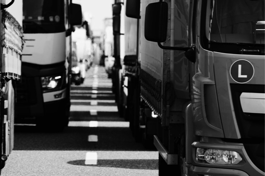 У ДПСУ розповіли, скільки вантажівок чекає на кордоні України та Польщі