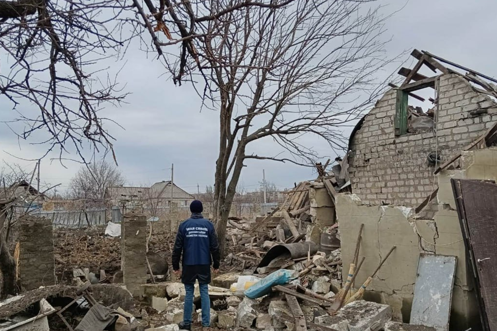 Росія вдарила з С-300 по Селидовому. Поранення отримала жінка та двоє її онуків