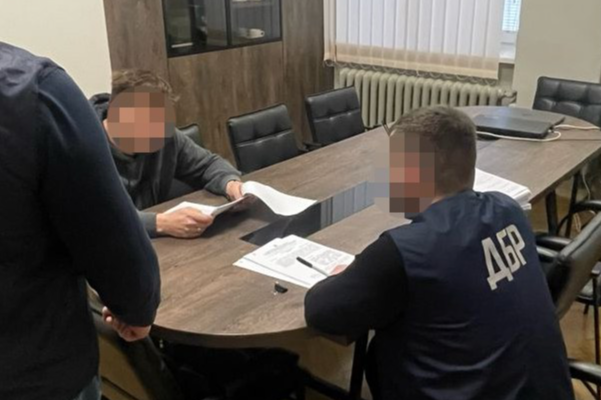 На Львівщині поліцейський переправляв за кордон ухилянтів під виглядом водіїв гуманітарки