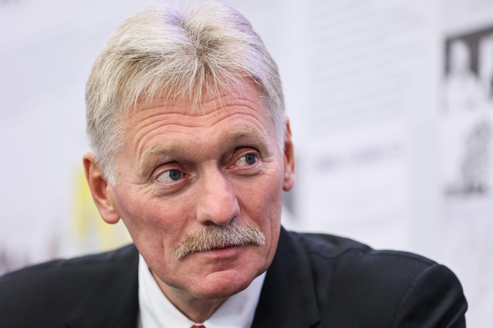 У кремлі заявили, що путін готовий до переговорів із Зеленським