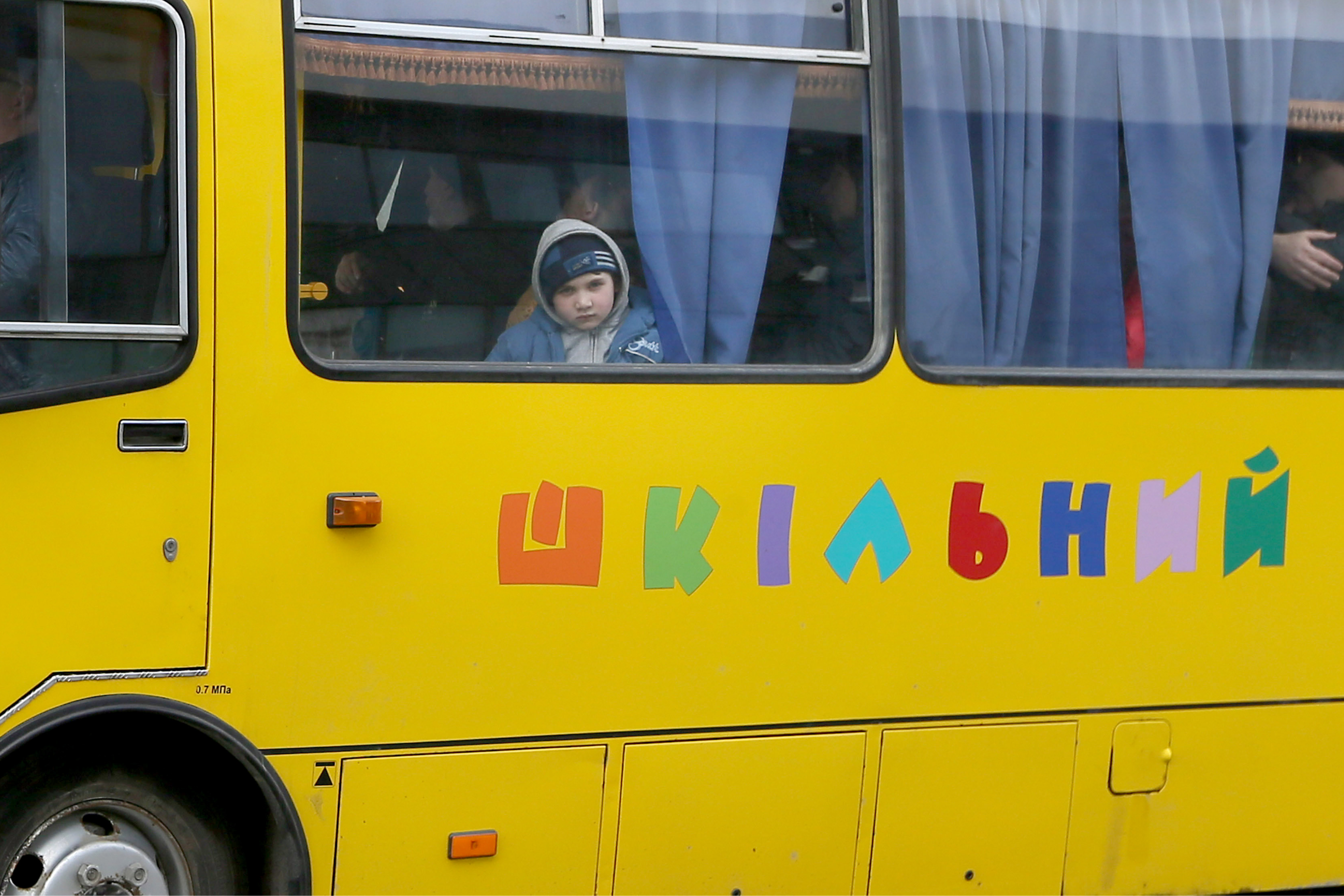 Росіяни обстріляли евакуаційні автобуси з дітьми, які їхали з Маріуполя