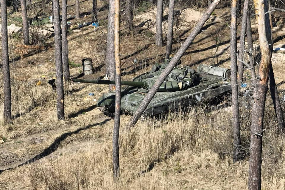 Війська окупанта відмовляються виконувати накази та втікають на танках 
