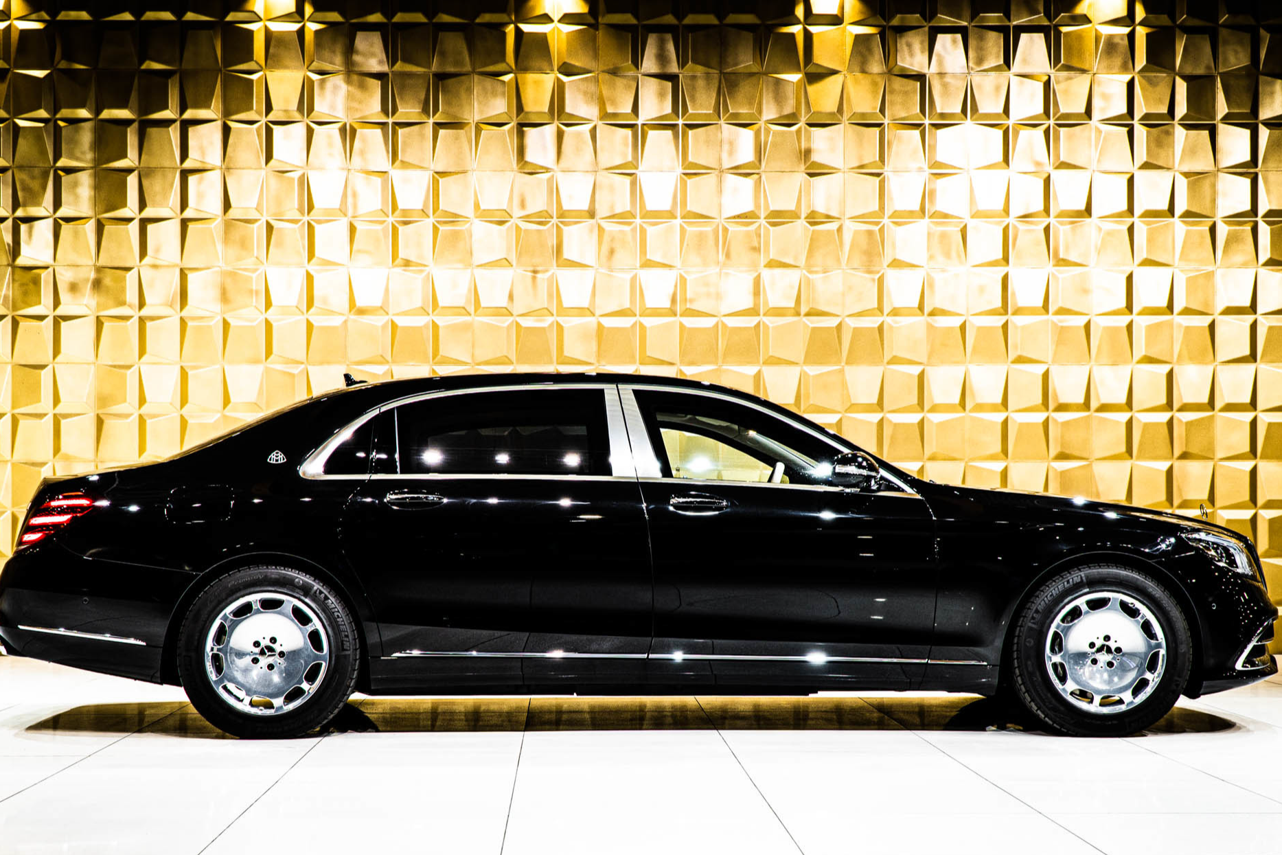 Італійська поліція конфіскувала&nbsp;Mercedes Maybach російського олігарха Усманова (фото)
