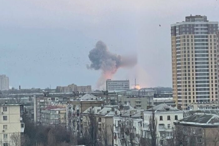 Київ знову обстріляли з повітря, характер руйнувань уточнюється 
