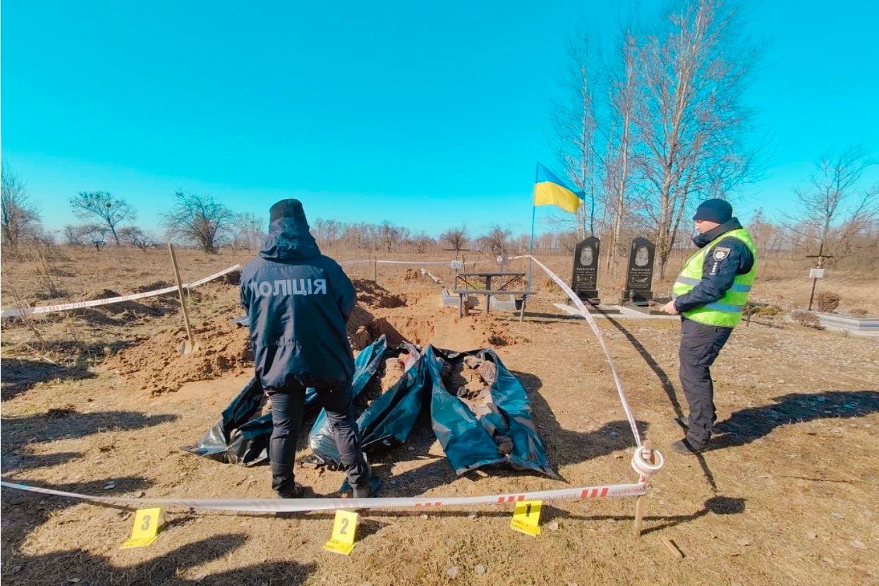 У Бородянці майже через рік після деокупації знайшли нові поховання жертв росіян (фото)