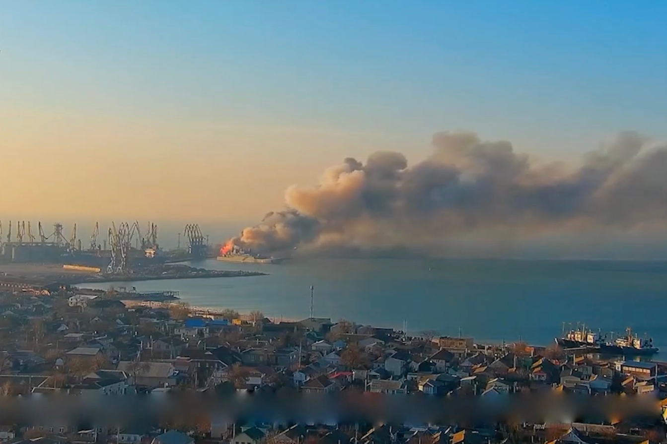 Залужний показав, як ЗСУ завдали ударів по ворожих кораблях у Бердянську рік тому (відео)