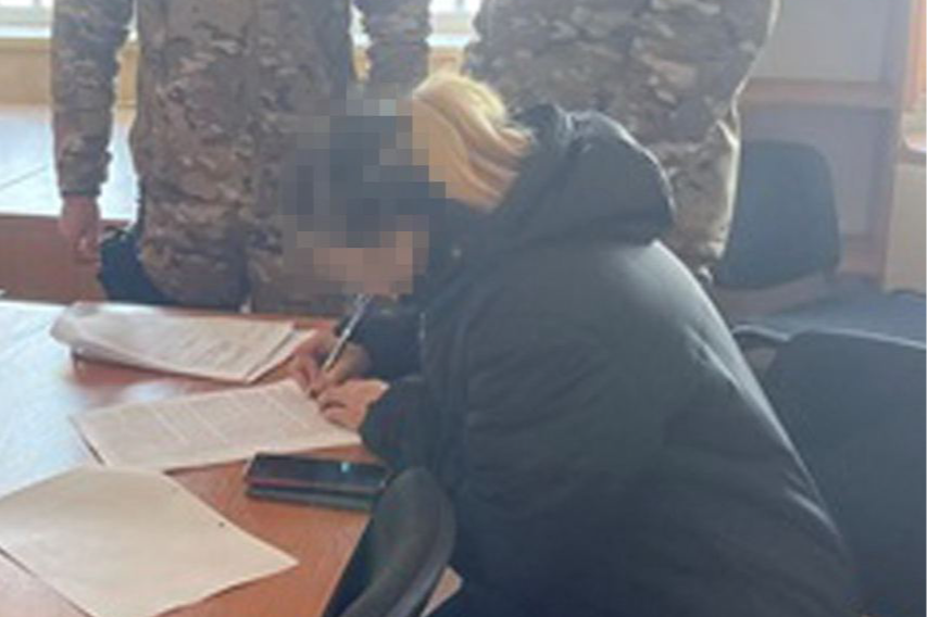 СБУ затримала в Лимані чиновницю, яка збирала для окупантів персональні дані українців