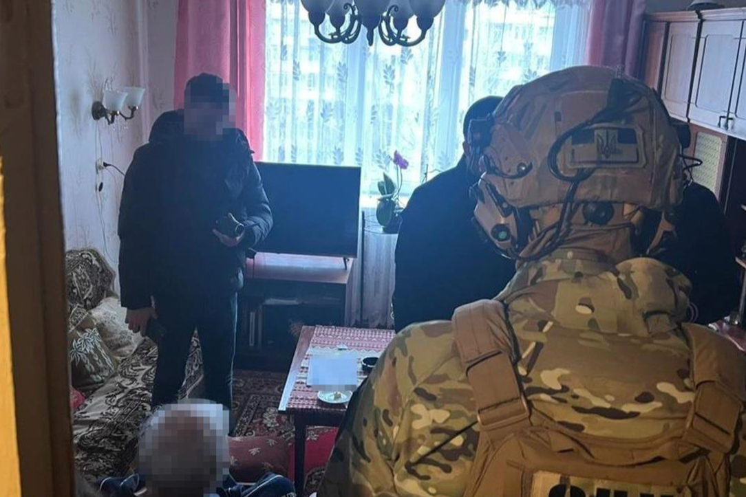 СБУ затримала у Житомирі колишнього військового, який передавав розвіддані «вагнерівцям» (фото)