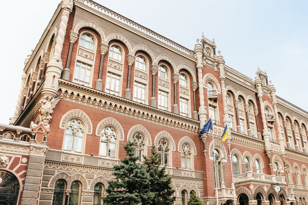 Нацбанк зночу  знизив облікову ставку: що це значить
