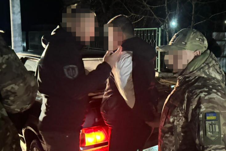 На Одещині працівник військкомату допомагав чоловікам уникнути призову
