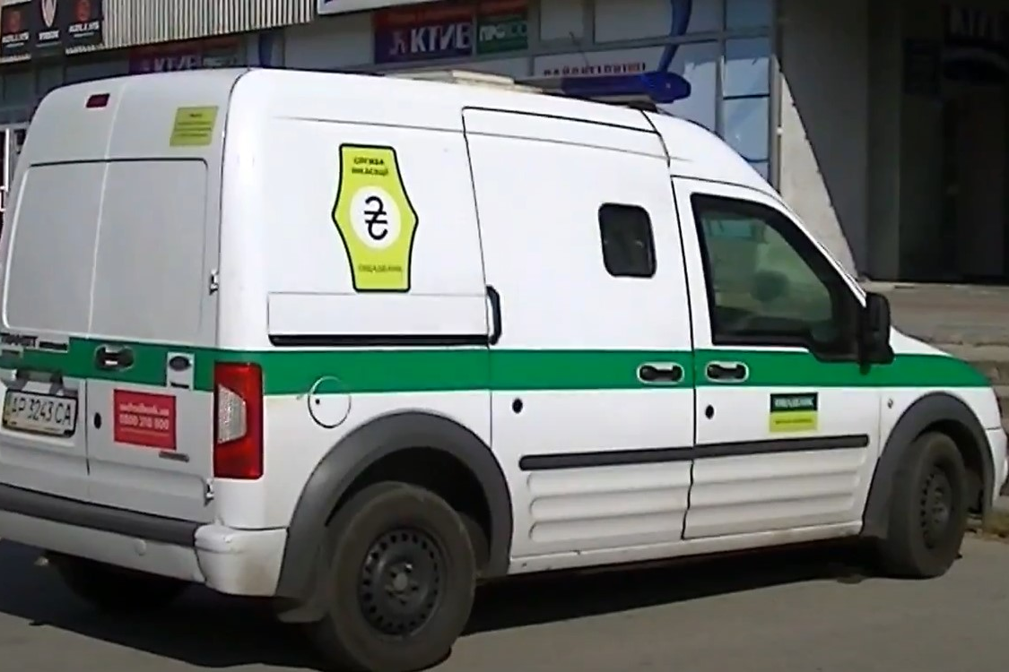 В Угорщині затримали інкасаторські авто «Ощадбанку» — в них були $40 млн, €35 млн і 9 кг золота