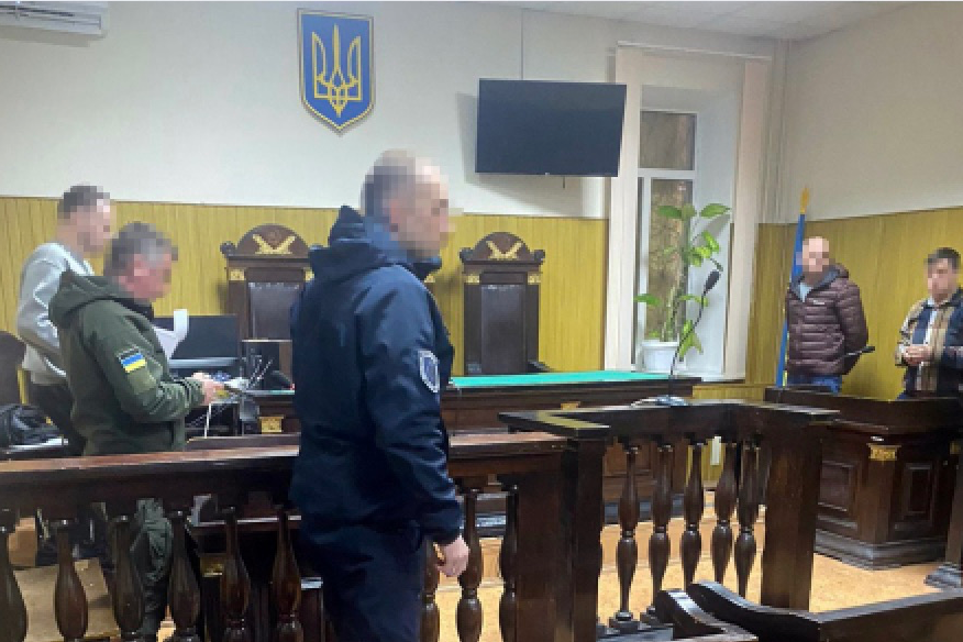 Суд відправив під варту командира, який відбирав у солдатів бойові доплати