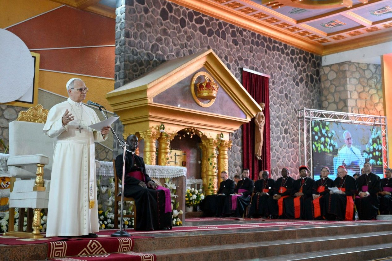 Папа Римський заявив, що світ «спустошує жменька тиранів», які витрачають мільярди на війни