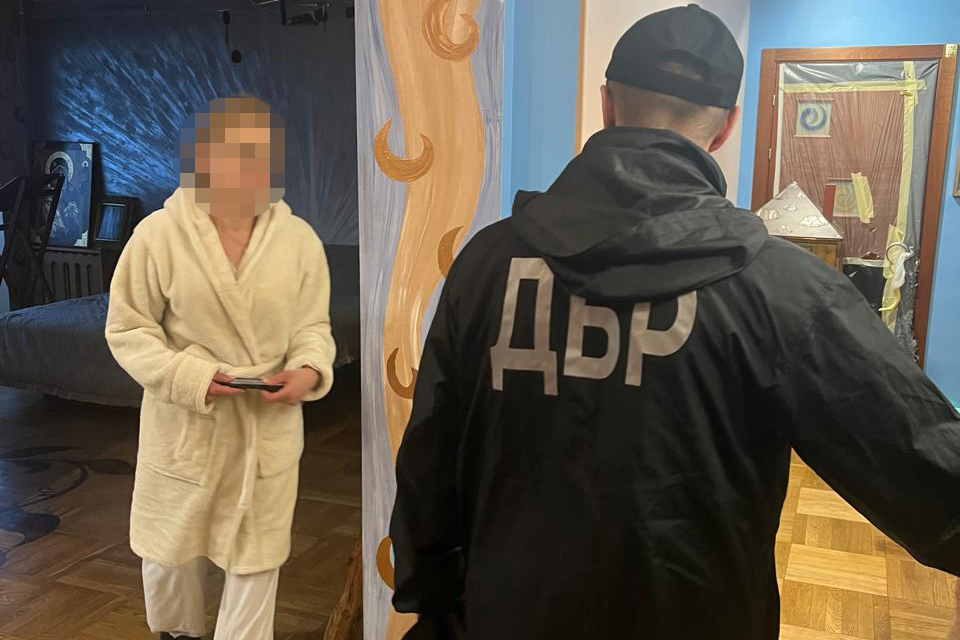 Помічники нардепів брали з військовозобов’язаних гроші, обіцяючи виїзд за кордон