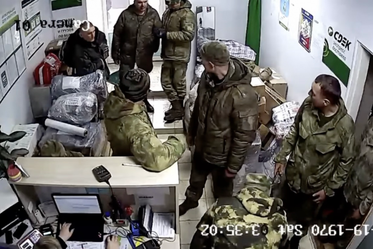 Російські військові за три місяці відправили від кордону з Україною 58 т посилок — ЗМІ