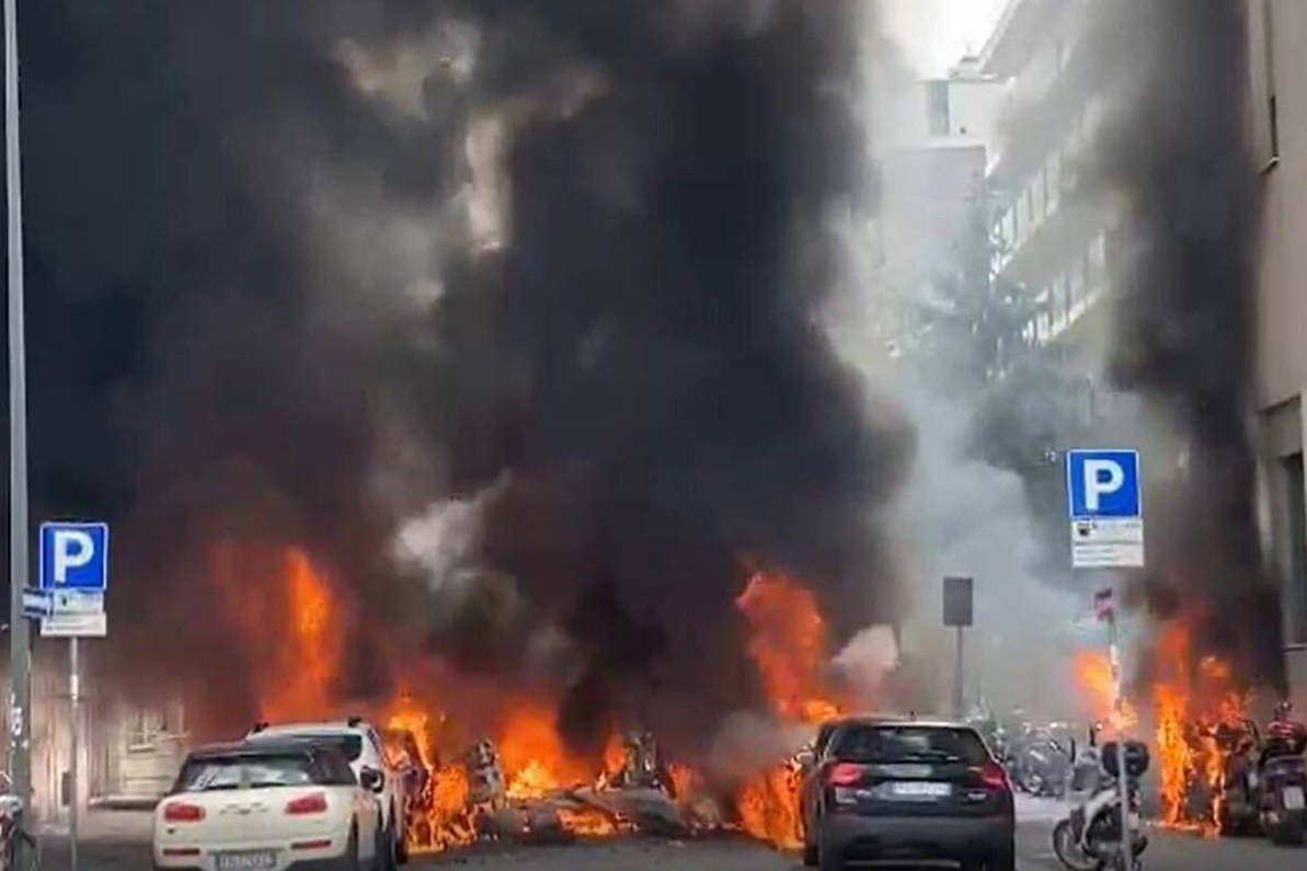 У центрі Мілана пролунав потужний вибух: що відомо (фото, відео)