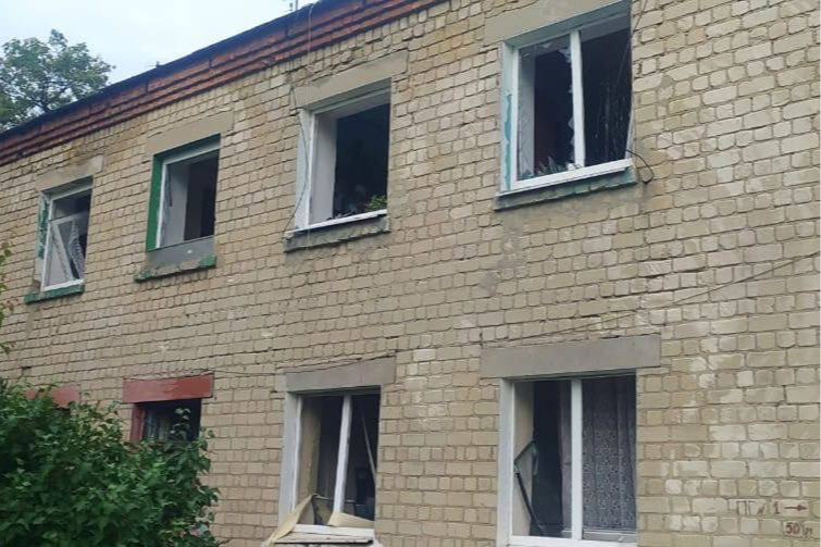 Росіяни обстріляли транспортне підприємство на Дніпропетровщині: постраждала дитина (фото)