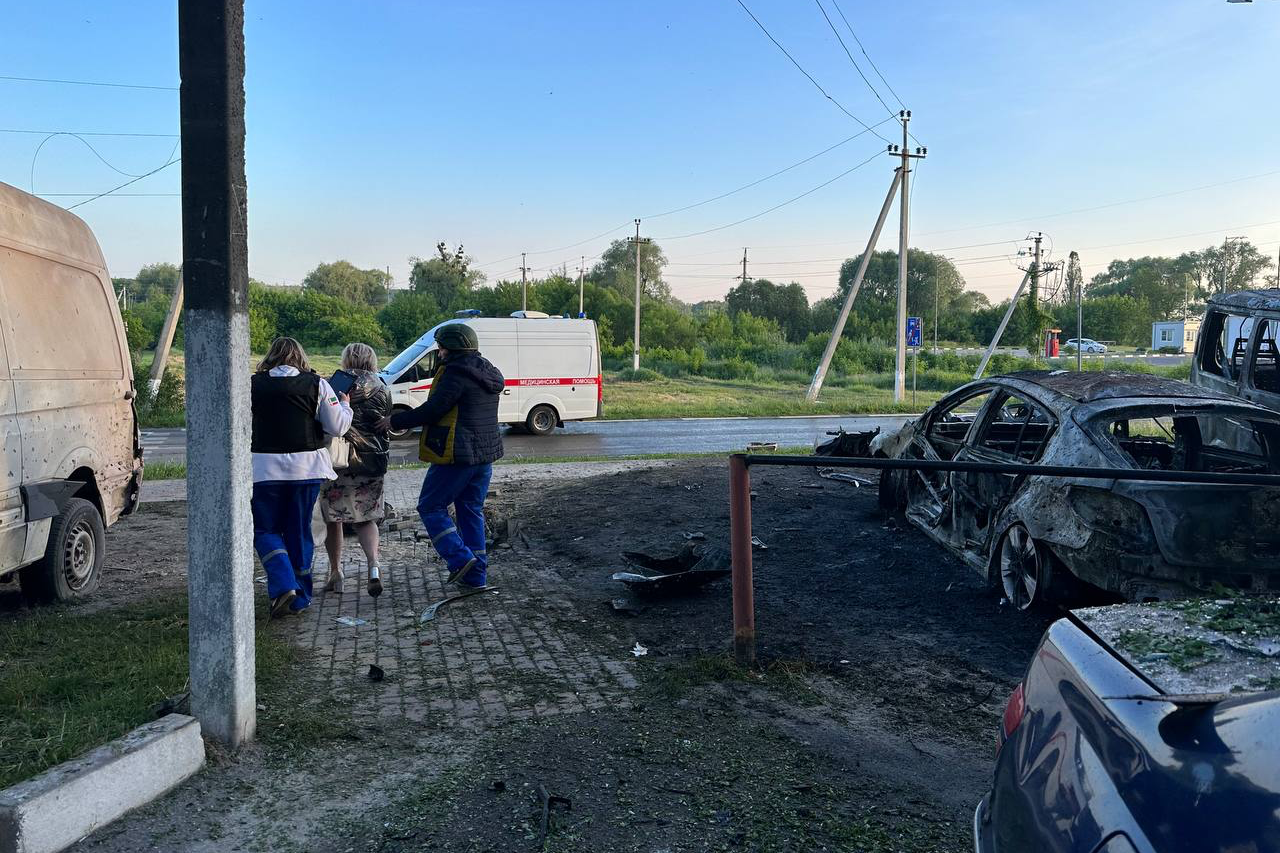 У росії заявили про масований обстріл Бєлгородської області: є поранені (фото)