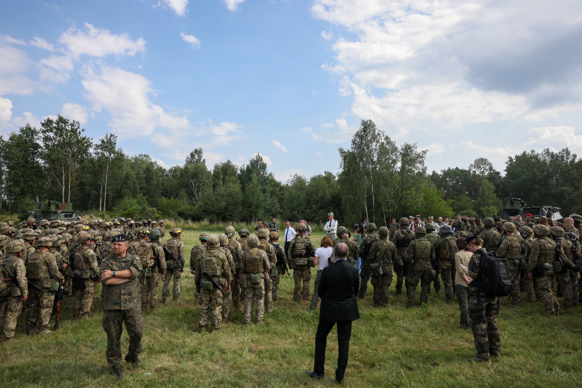 Франція назабаром може оголосити про відправку інструкторів до України — Reuters