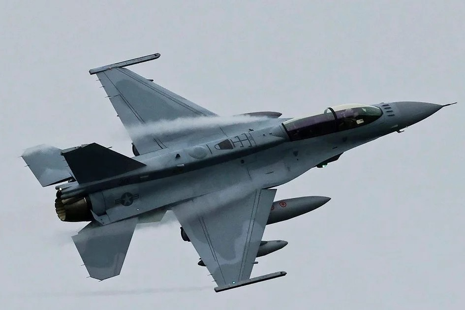 Українські пілоти навчатимуться в Чехії на літаках F-16 та L-39