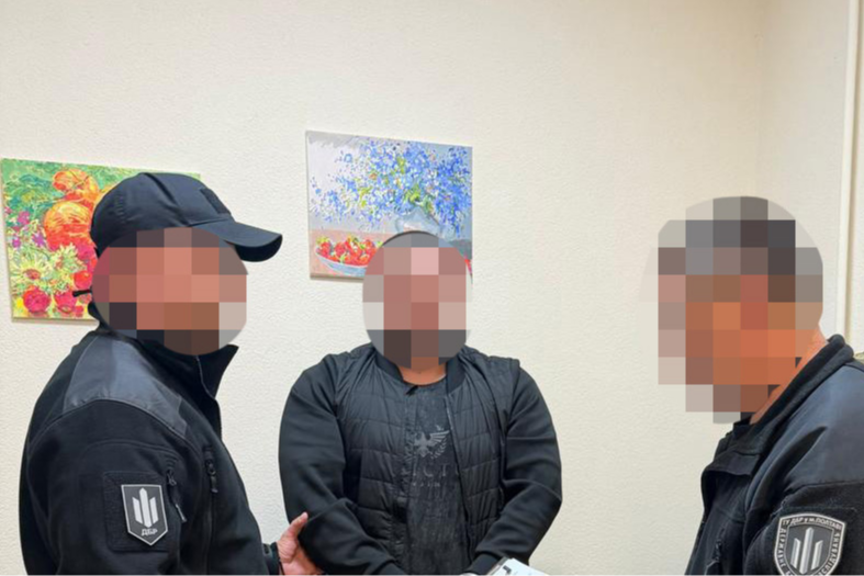 Затримали військовослужбовця, який жорстоко побив іншого перед строєм (відео)