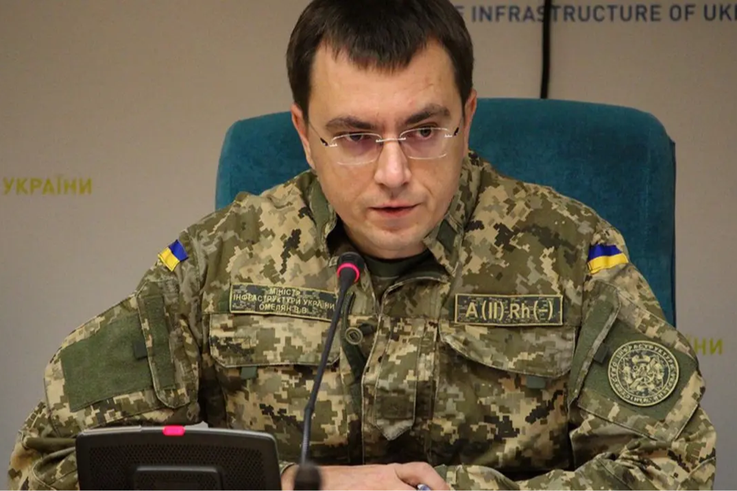 Колишньому міністру Володимиру Омеляну повідомили про підозру в ухиленні від військової служби