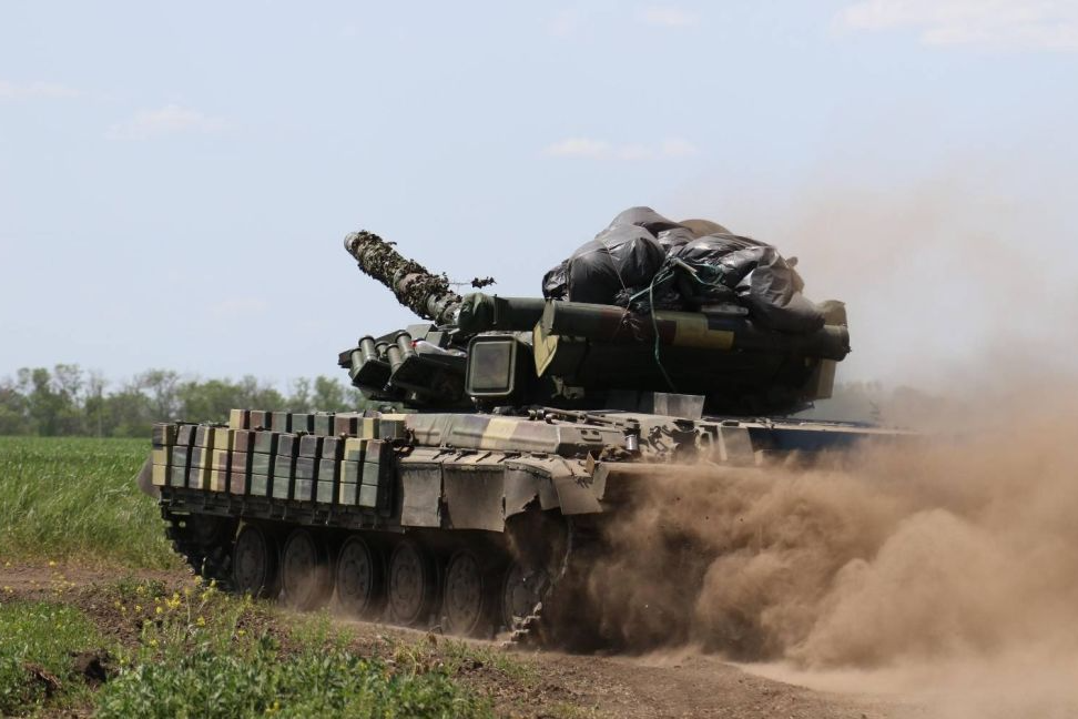 Окупанти продовжують наступ на декількох напрямках на Донбасі, але зазнають суттєвих втрат — Генштаб