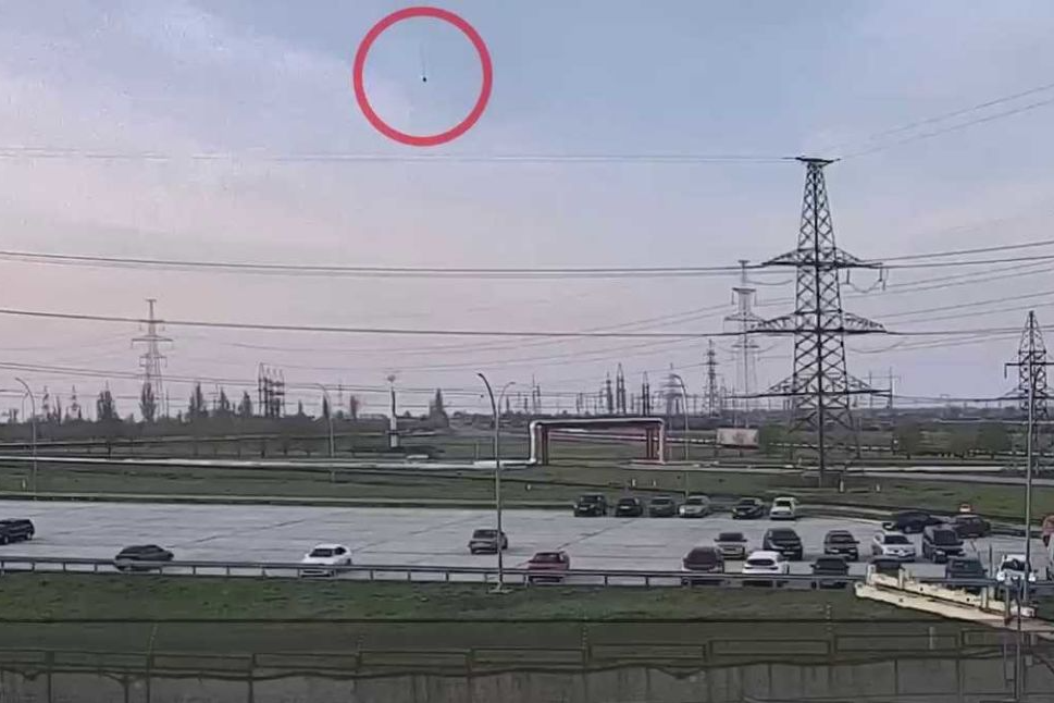 «Енергоатом» показав кадри прольоту російської ракети над Південноукраїнською АЕС (відео)