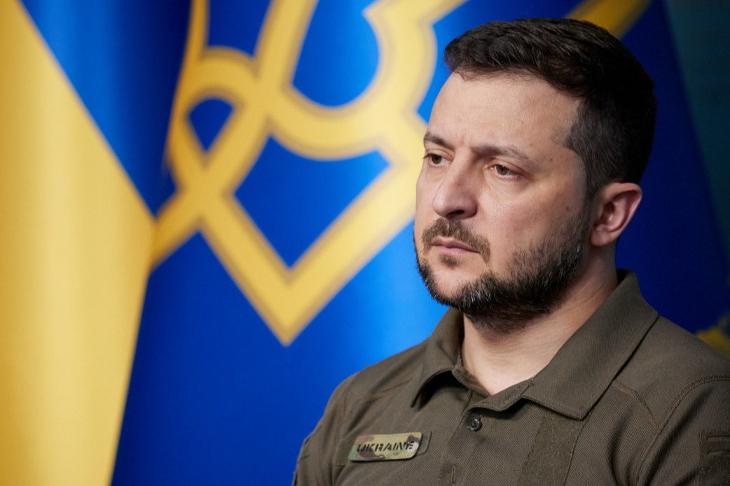 Зеленський розповів, чого не вистачає Україні для переходу у наступ