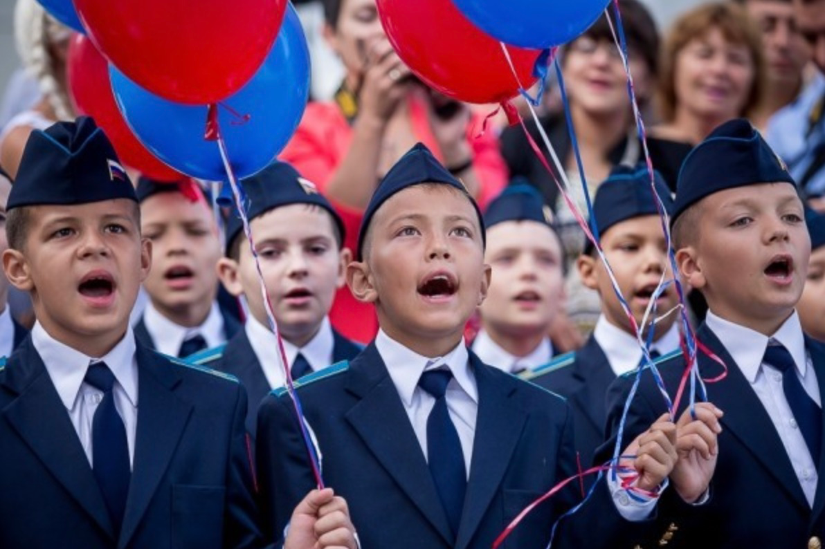 У Маріуполі дітей змушують вчити гімн «ЛДНР» до «дня росії»