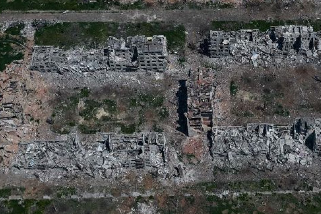 Бахмут у руїнах — МЗС України показало свіжі фото міста-фортеці