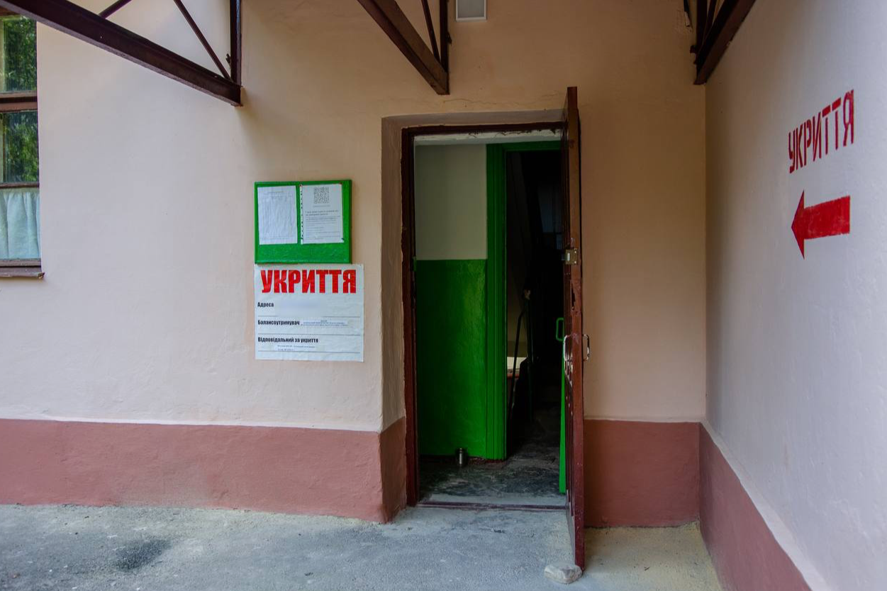У Києві встановлюють автоматизовані двері для укриттів: як вони працюють (фото, відео)