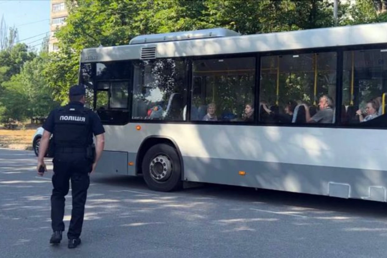 У Херсоні побили волонтера, який безкоштовно евакуював людей (відео)