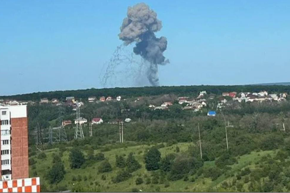 Потужний вибух у Бєлгородській області РФ: Генштаб підтвердив удар по складу боєприпасів (відео)