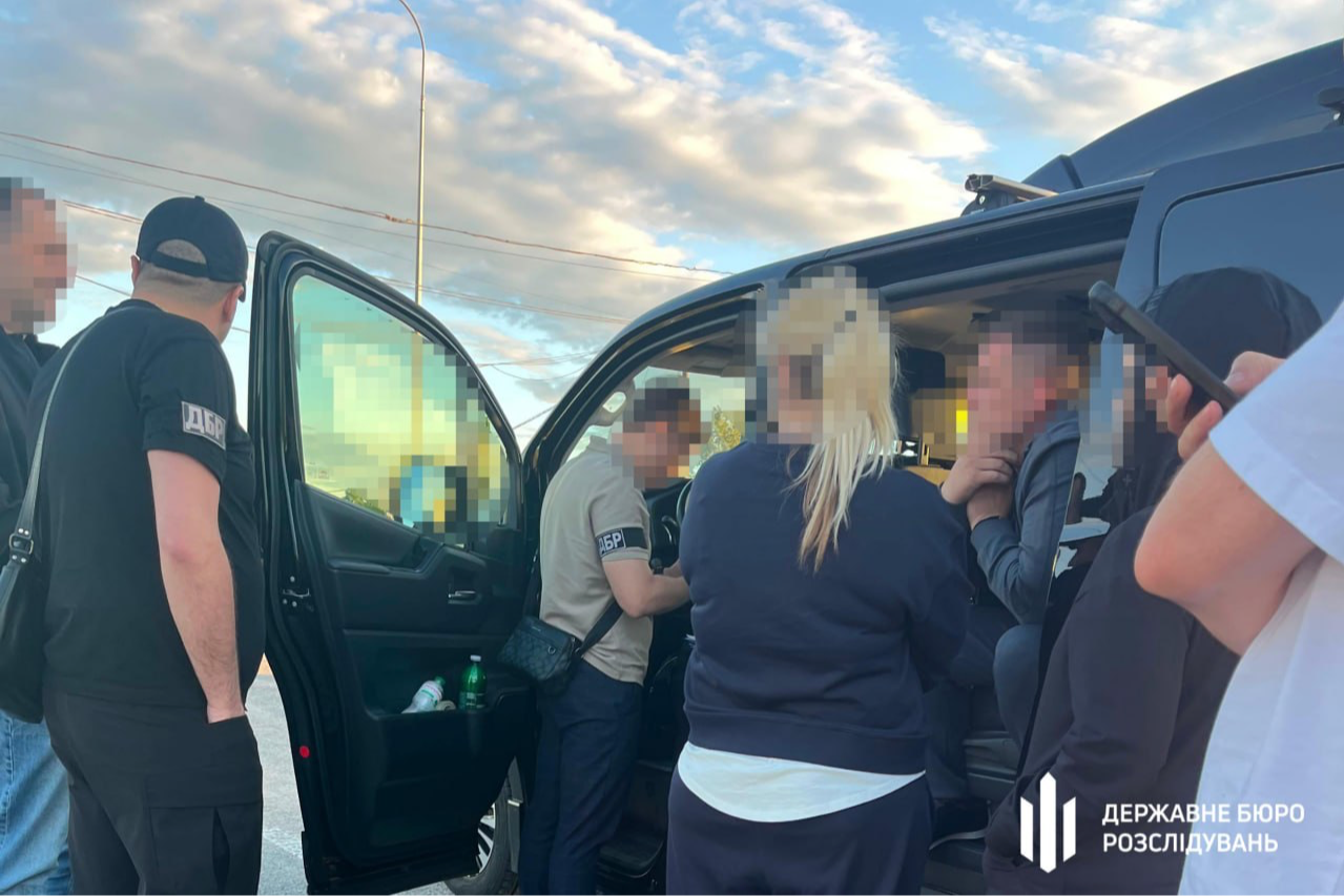 Tesla, Touareg і квартира у Варшаві: правоохоронця з Полтавщини підозрюють у незаконному збагаченні на 16 млн грн