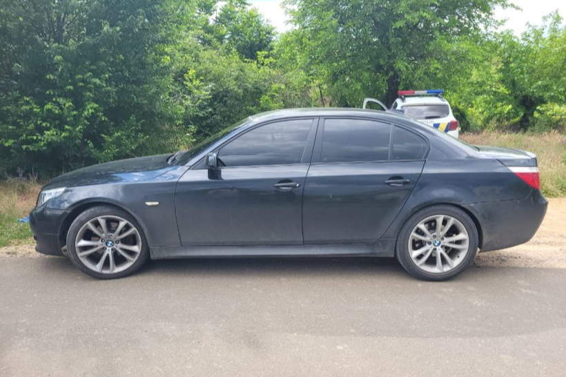 На Одещині чоловік у розшуку збив прикордонника під час втечі на BMW (ВІДЕО)