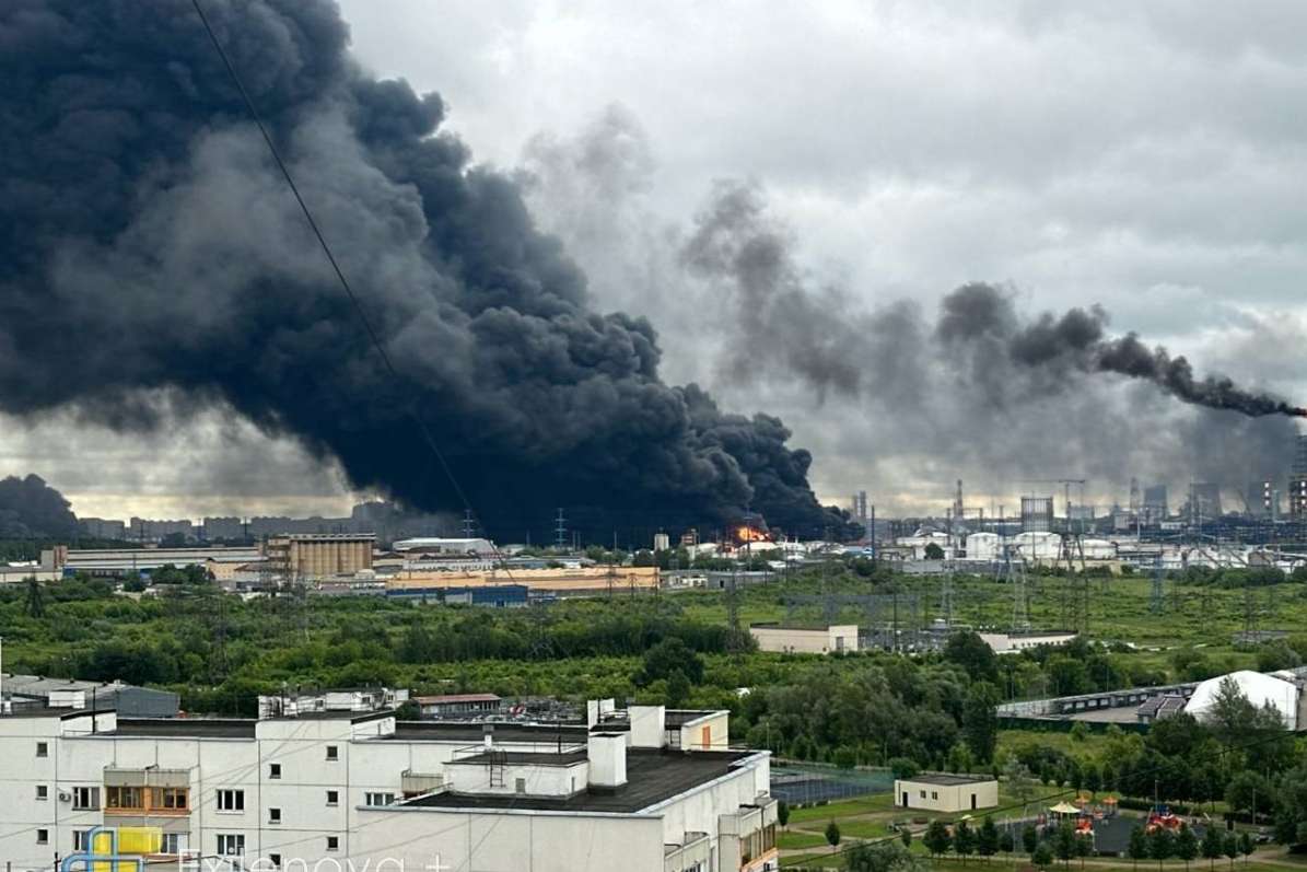 У Москві після атаки на НПЗ жителі поскаржилися на «нафтовий дощ»