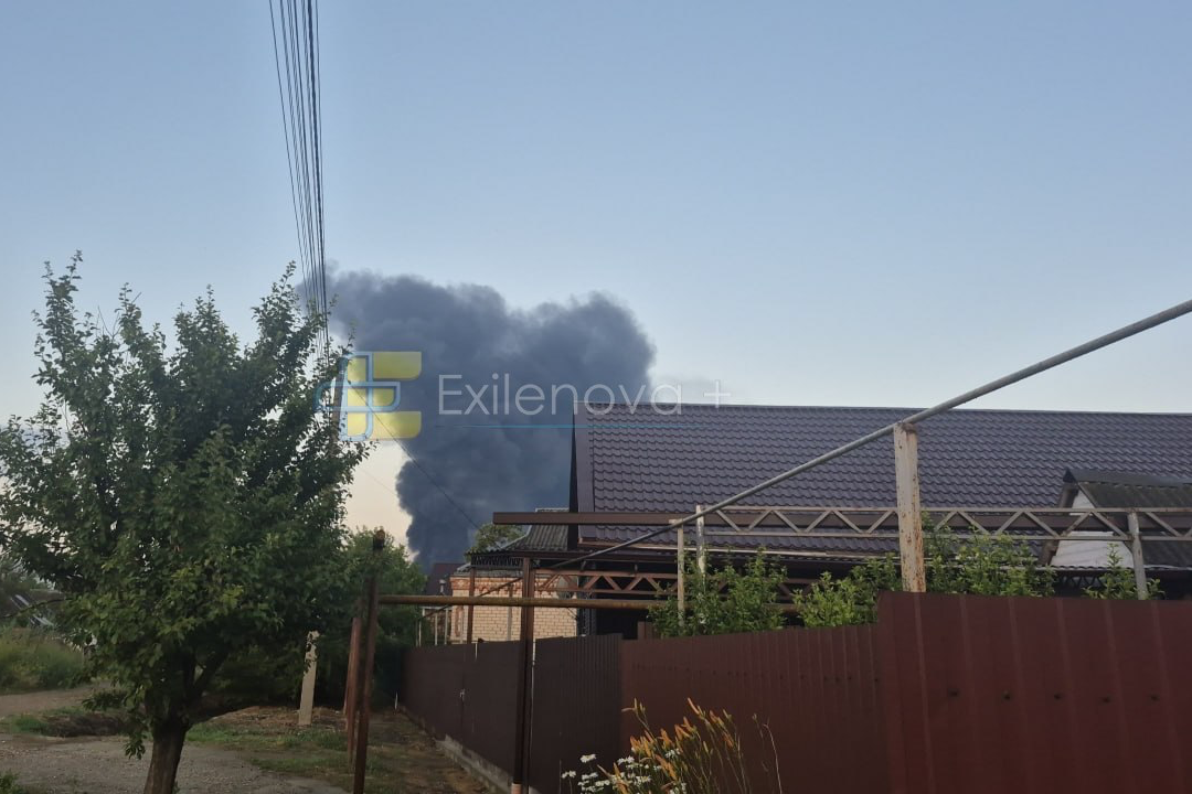 Безпілотники втретє за червень атакували нафтобазу на Кубані: спалахнула пожежа