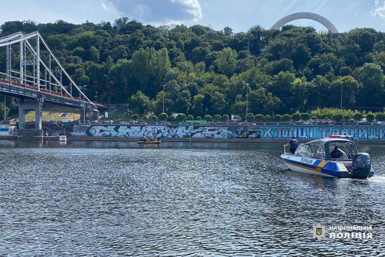 У Києві обірвалася канатна дорога через Дніпро: людину шукають (відео, оновлено)