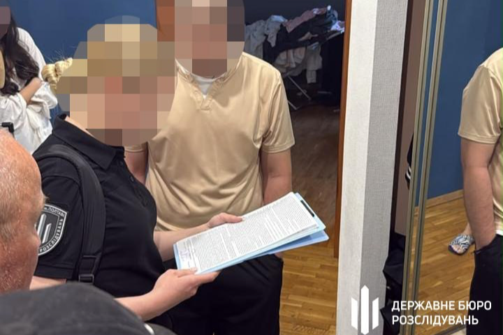 По $10 тис. за «нове громадянство»: на Дніпропетровщині посадовців ДМС підозрюють у схемі втечі чоловіків за кордон