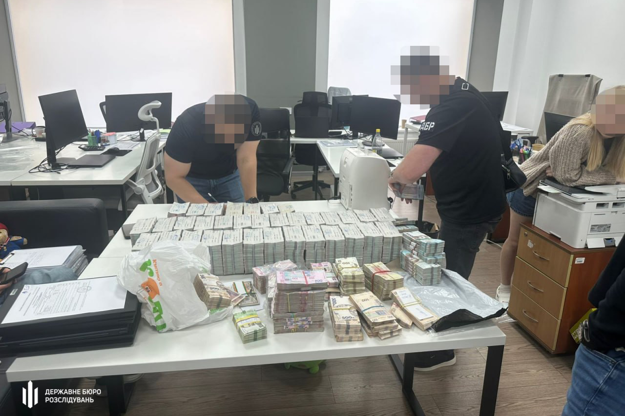 ДБР заявило про розслідування закупівель дронів на майже 7 млрд грн: у Vyriy Industries тривають обшуки