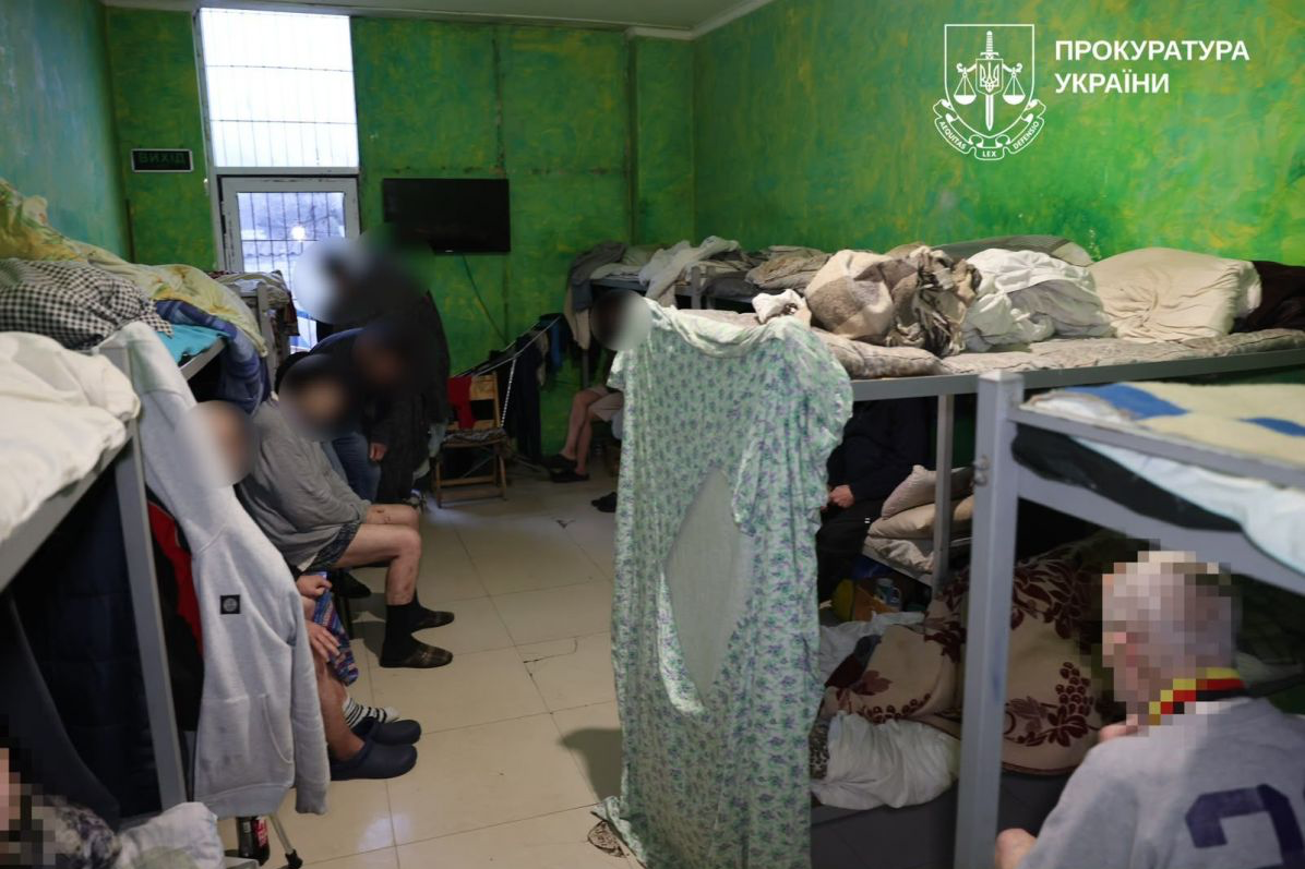 У Харкові викрили псевдореабілітаційні центри, де людей силоміць утримували та змушували працювати (відео)