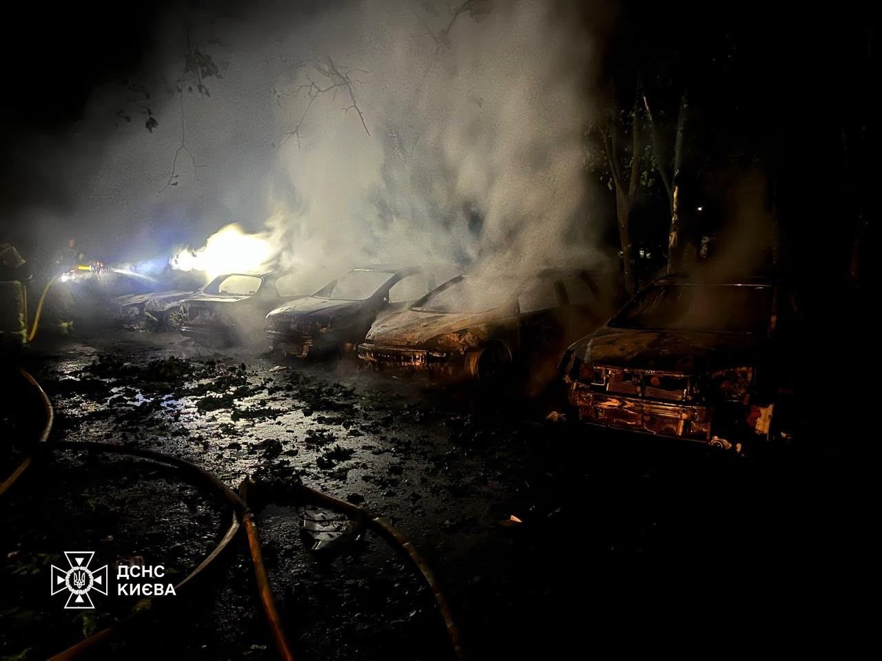 135 дронів і 10 ракет: Росія вночі атакувала Україну, балістика влучила по Києву
