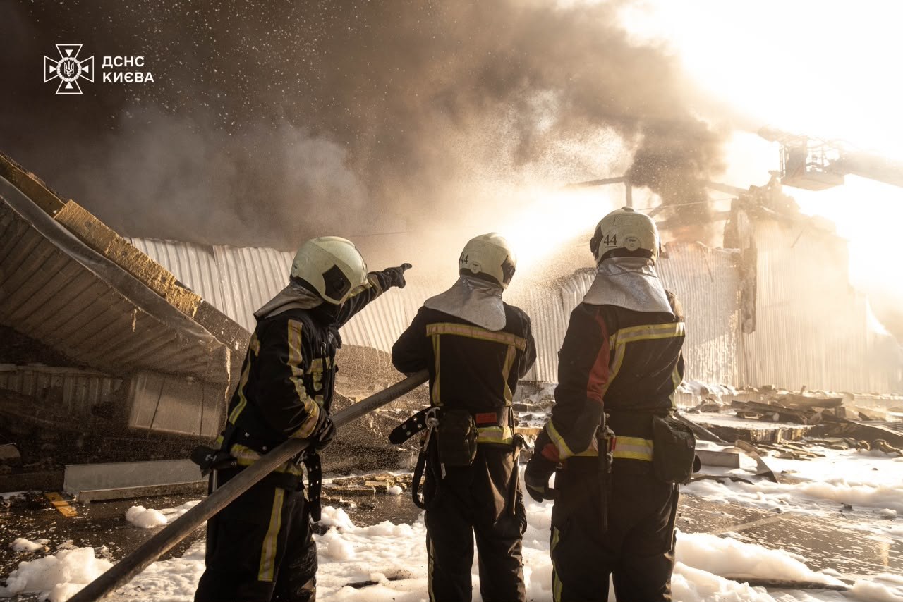 Двоє загиблих і п'ятеро поранених: Росія вдарила балістикою по Києву