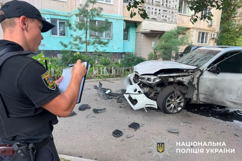 В Одесі вибухнув автомобіль: 49-річний водій кросовера дістав поранення