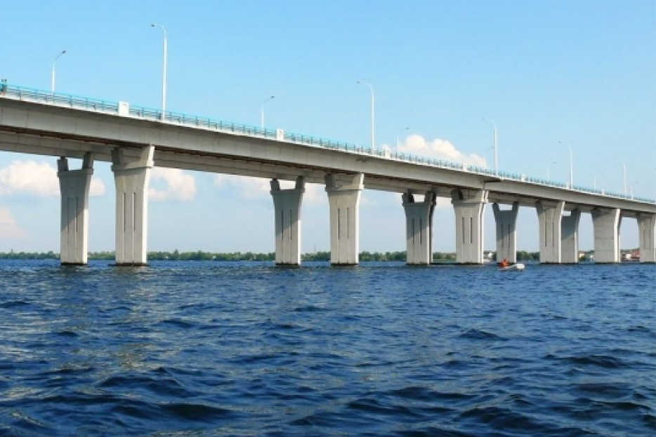 Росія будує плавучу переправу поруч із Антонівським мостом — розвідка Британії