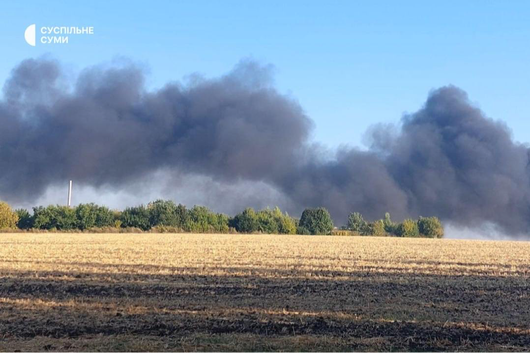 У Сумах росіяни вдарили по підприємству, яке виготовляє упаковки для дитячого харчування: 9 поранених (відео) 